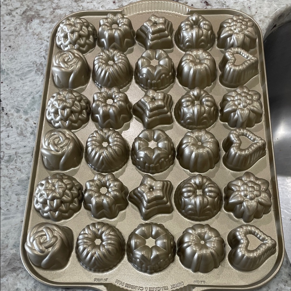 Nordicware tea cake /candies pan